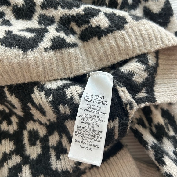 Sweater - Picture 3 of 7